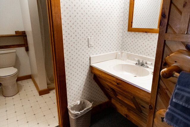 Image 9 for 1st Bedroom: Queen Hot Tub: 2nd Bedroom: 2 twins