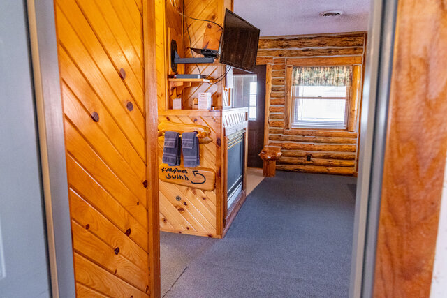 Image 5 for 1st Bedroom: Queen Hot Tub: 2nd Bedroom: 2 twins