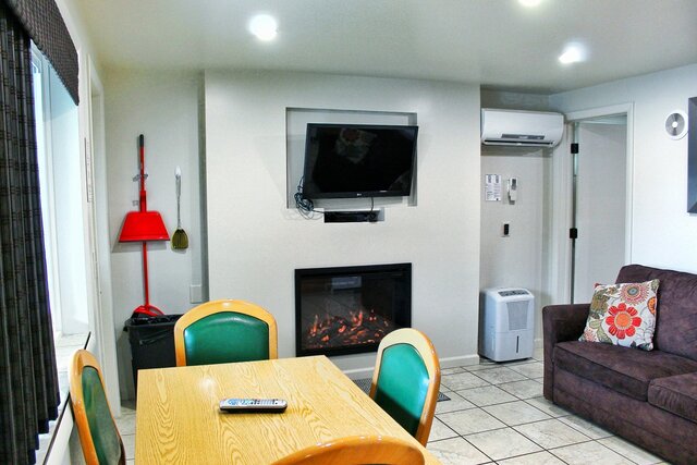 Image 4 for 2 Bedroom/1Bath Suite