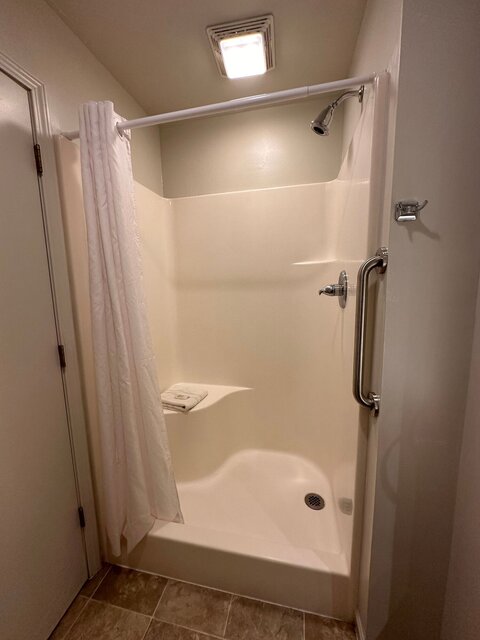 Image 4 for Large 2 Bedroom/ 1 Bath