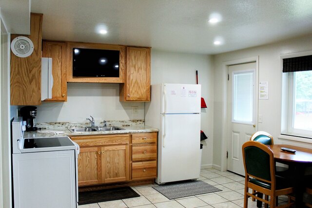 Image 3 for 2 Bedroom/1Bath Suite