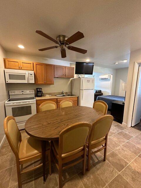 Image 5 for Large 2 Bedroom/ 1 Bath