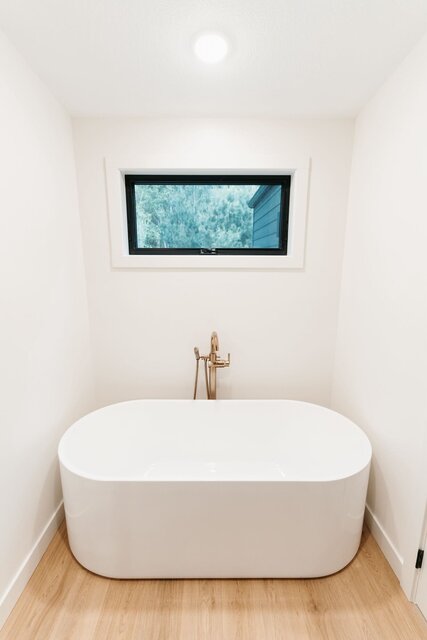 Image 10 for The Mirrored Cabin