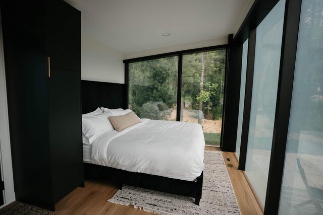 Image 7 for The Mirrored Cabin