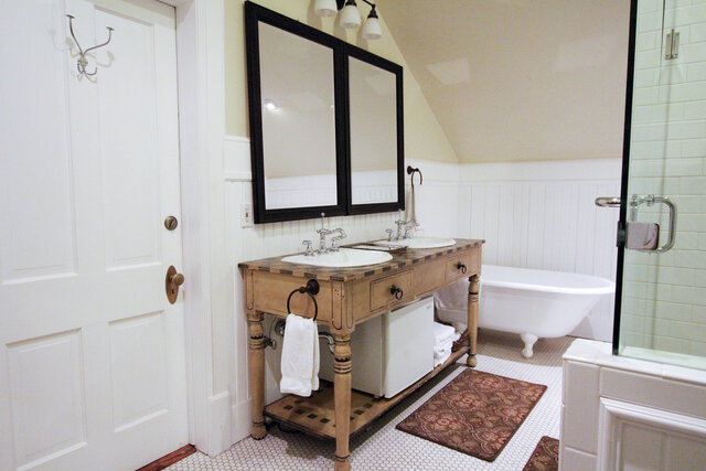 Image 4 for Chaska Main House