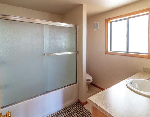 Image 23 for Large 3-story Lake View Cabin