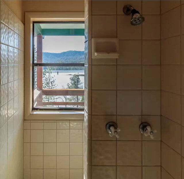 Image 19 for Large 3-story Lake View Cabin