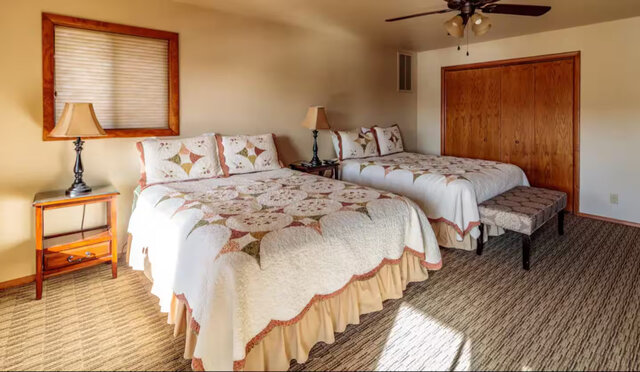 Image 17 for Large 3-story Lake View Cabin