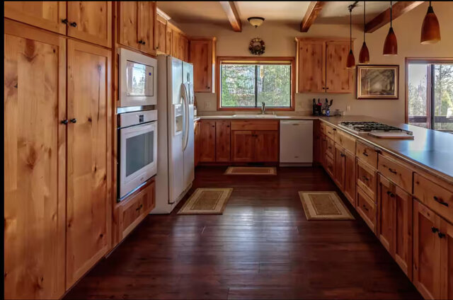 Image 3 for Large 3-story Lake View Cabin