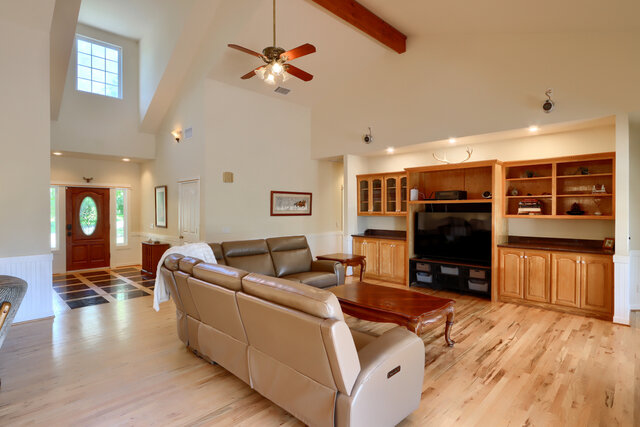 Image 7 for Oak Junction Lodge North Fork