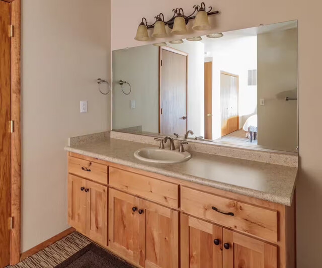 Image 20 for Large 3-story Lake View Cabin