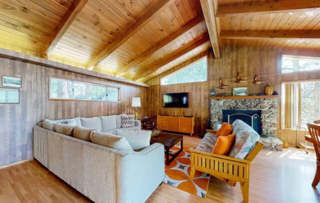 Image 3 for Groovy Lake View Cabin