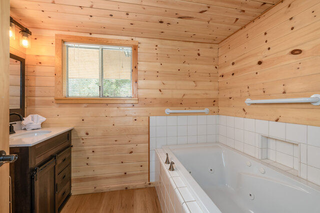 Image 7 for Bass Lake Lakeview Luxe With Boat Slip & Marina