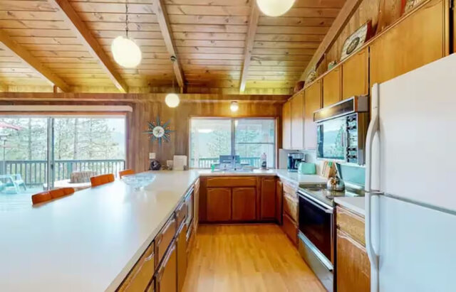 Image 6 for Groovy Lake View Cabin