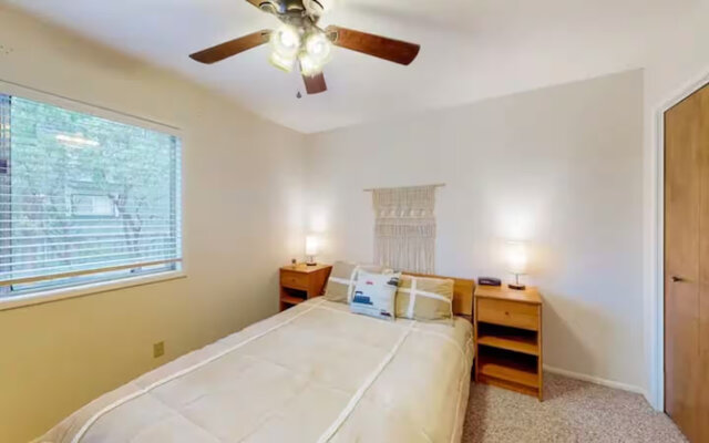 Image 23 for Groovy Lake View Cabin