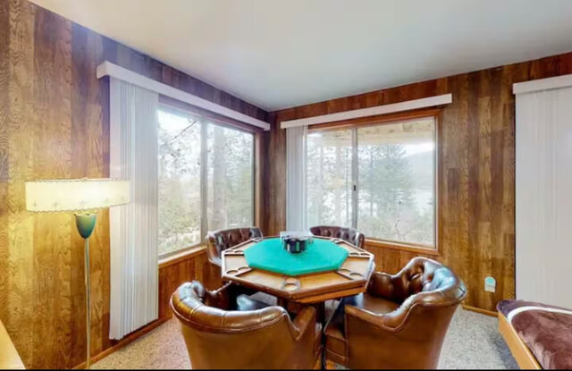 Image 9 for Groovy Lake View Cabin