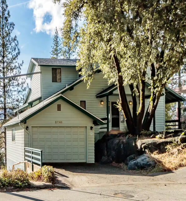 Image 2 for Large 3-story Lake View Cabin
