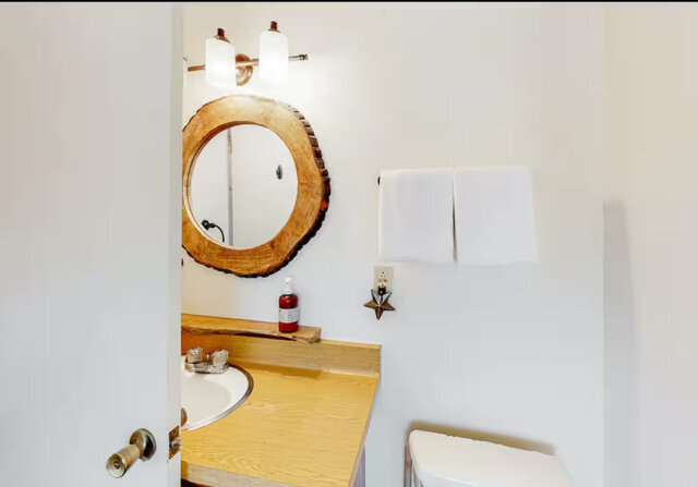 Image 23 for Lakefront Rustic Cabin