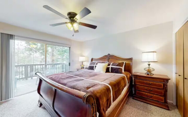 Image 12 for Groovy Lake View Cabin