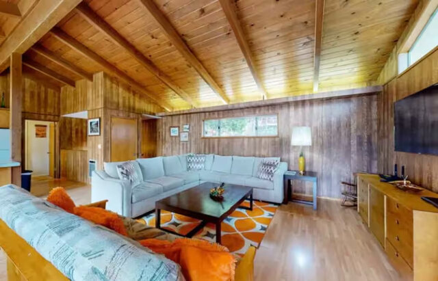 Image 2 for Groovy Lake View Cabin