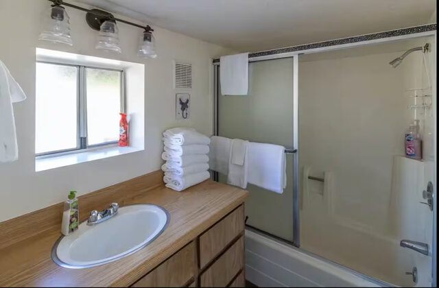 Image 22 for Lakefront Rustic Cabin