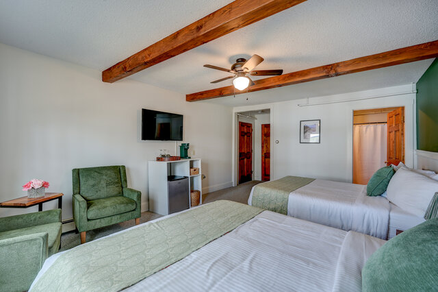 Image 4 for Pine Room