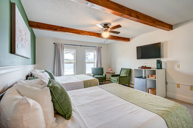 Image 3 for Pine Room
