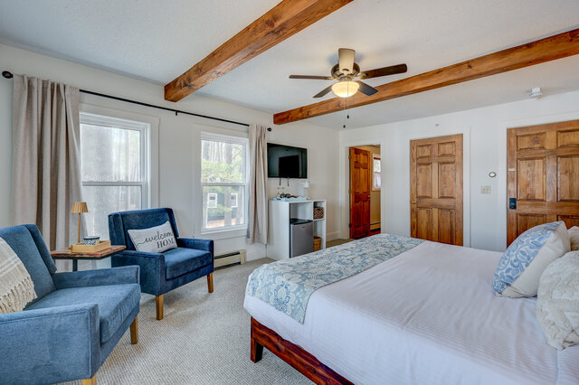 Image 3 for Spruce Room