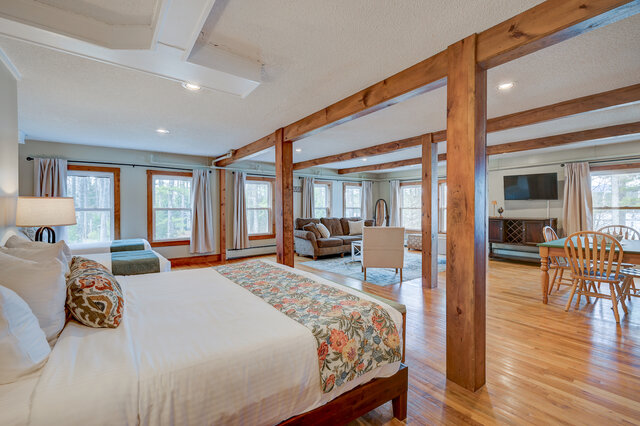 Image 2 for Balsam Suite