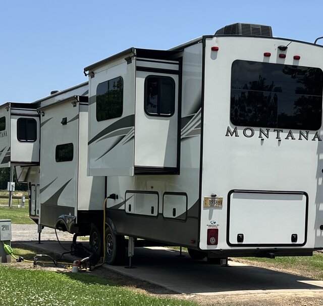 Image 1 for Pull-Thru site # 207