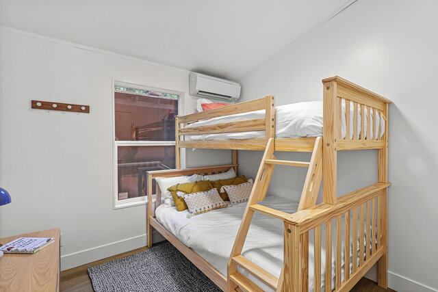 Image 23 for Modern Cabin (Pine)