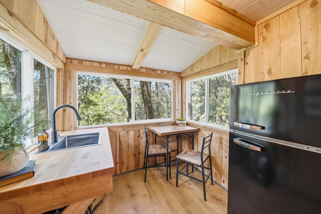 Image 4 for Cabin 16