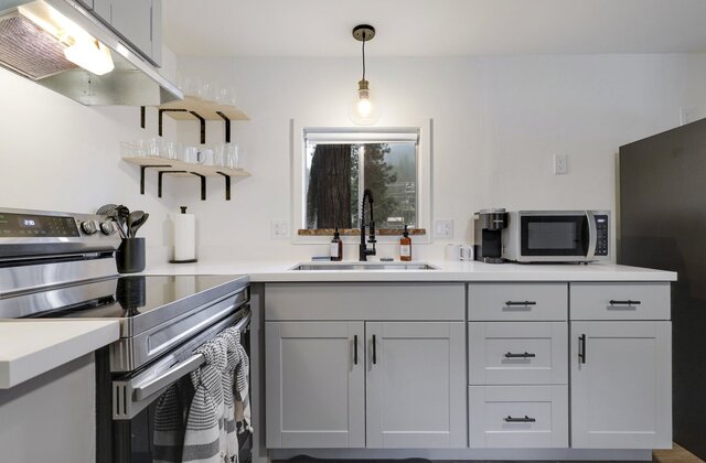 Image 22 for Modern Cabin (Sugar Maple)