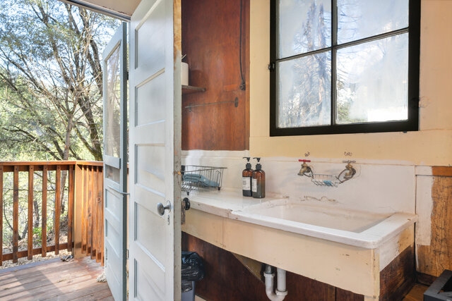 Image 4 for Cabin 11