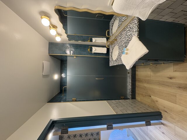 Image 6 for Upper Beachfront balcony - Suite 4