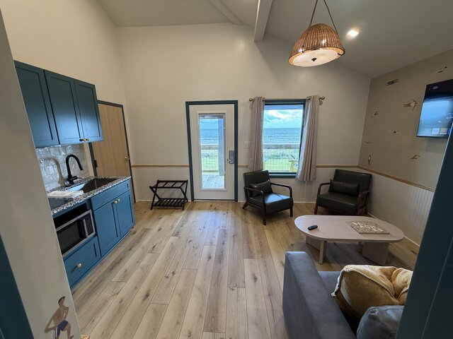 Image 4 for Upper Beachfront balcony- Suite 6