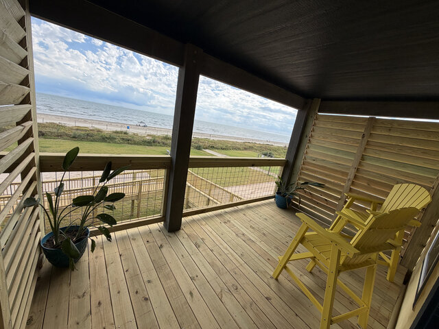 Image 9 for Beachfront balcony- Suite 2