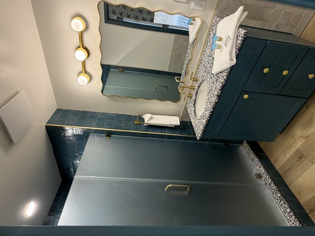 Image 5 for Beachfront balcony- Suite 2