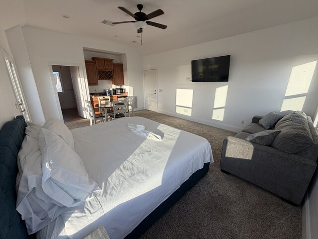 Image 2 for Bay View Suite