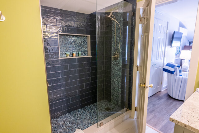 Image 5 for Sea Glass Room