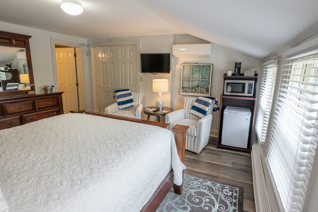 Image 4 for Sea Glass Room