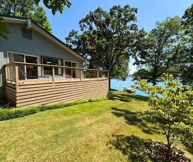 Image 16 for 6337) "Lakeside Blue Bungalow" on Thunderbird