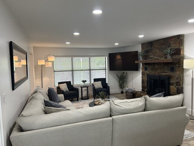 Image 12 for 6012) Crown Jewel