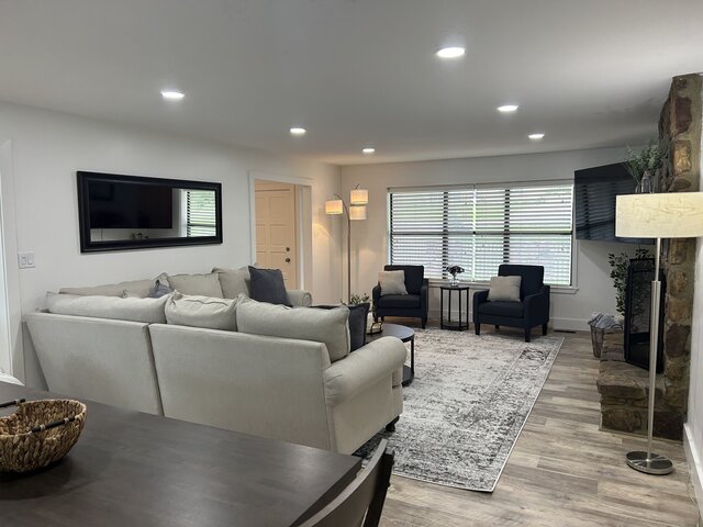 Image 11 for 6012) Crown Jewel