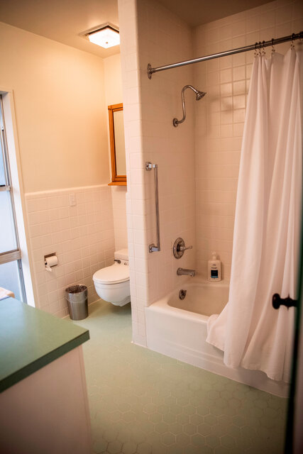 Image 16 for 200) Cooper's Pointe Guest House