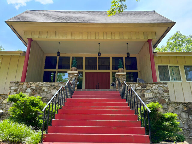 Image 24 for 6011) McCabe House