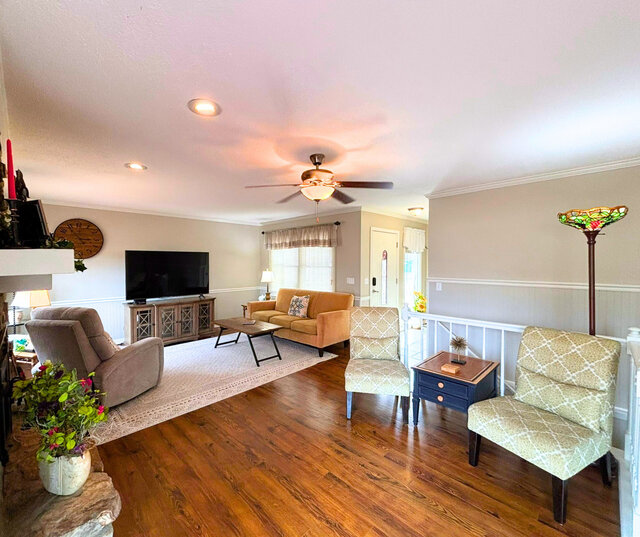 Image 1 for 6021) The 21 Club