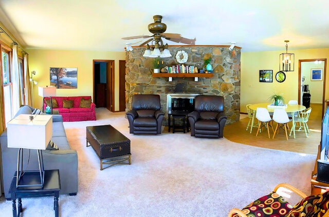 Image 5 for 6337) "Lakeside Blue Bungalow" on Thunderbird