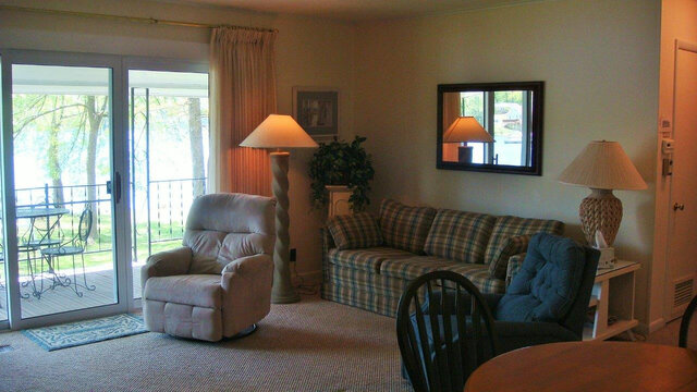 Image 12 for 6123) "Green Gables"