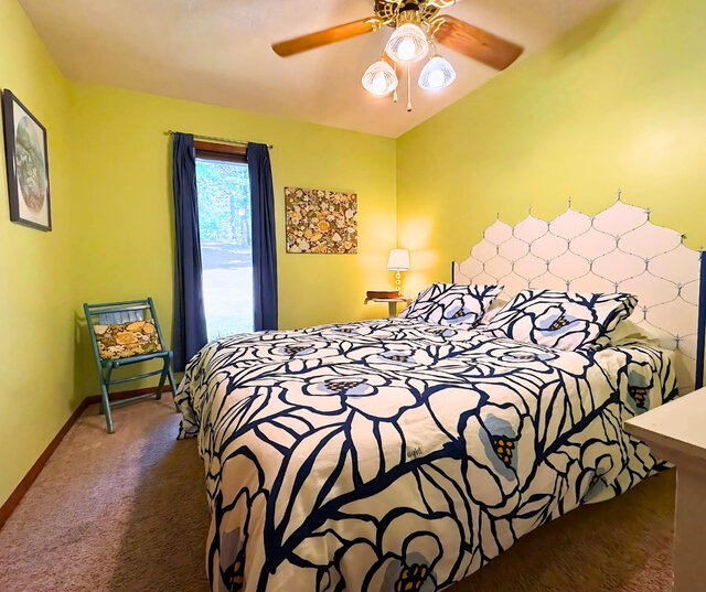 Image 8 for 6337) "Lakeside Blue Bungalow" on Thunderbird